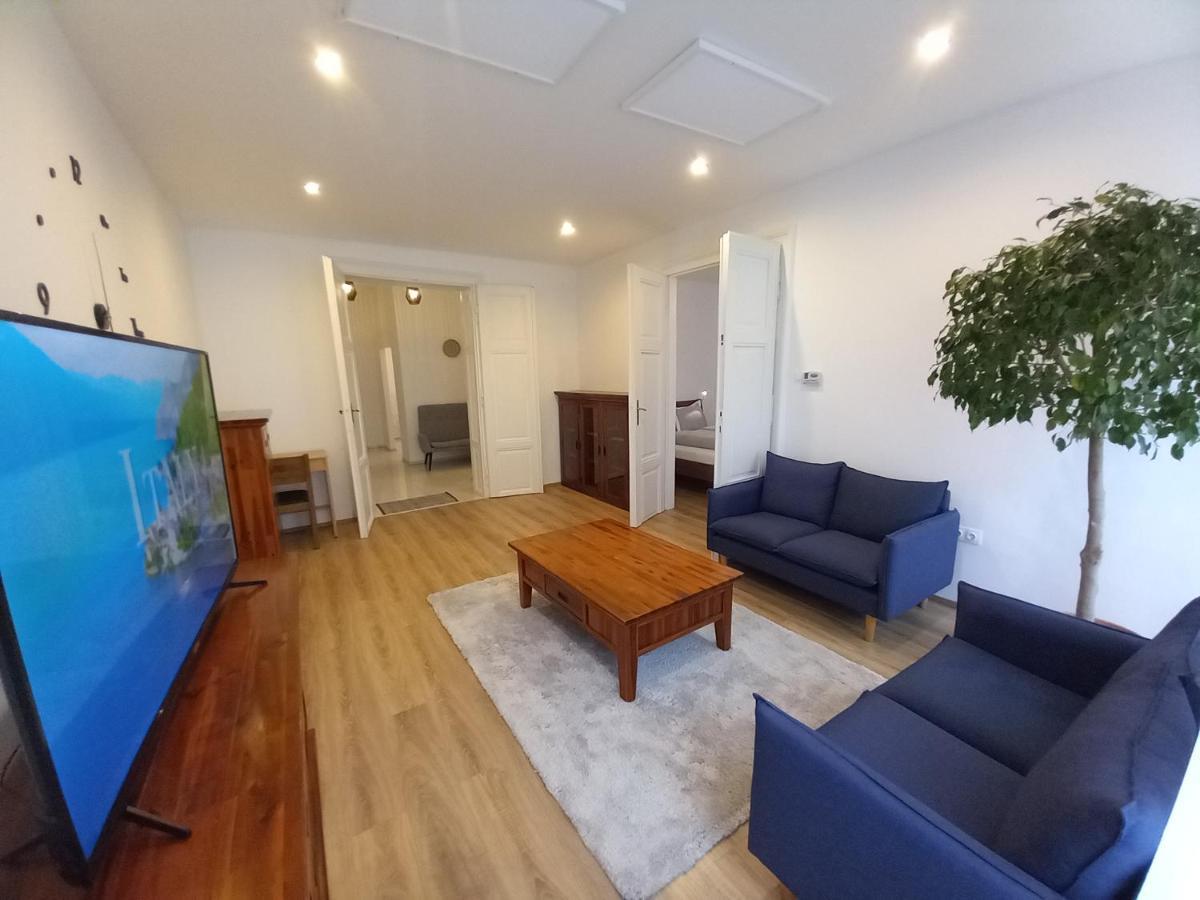 Korvin One Apartman Papa Luaran gambar